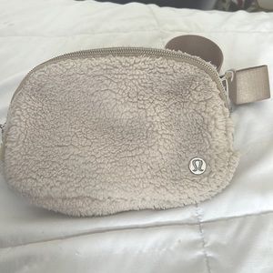 EBB Everywhere Belt Bag Fleece 1L Light Ivory